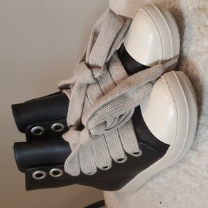 Hightop Jumbo Lace Streetwear Sneakers EU 36 (US 6 Womens)- New, never worn